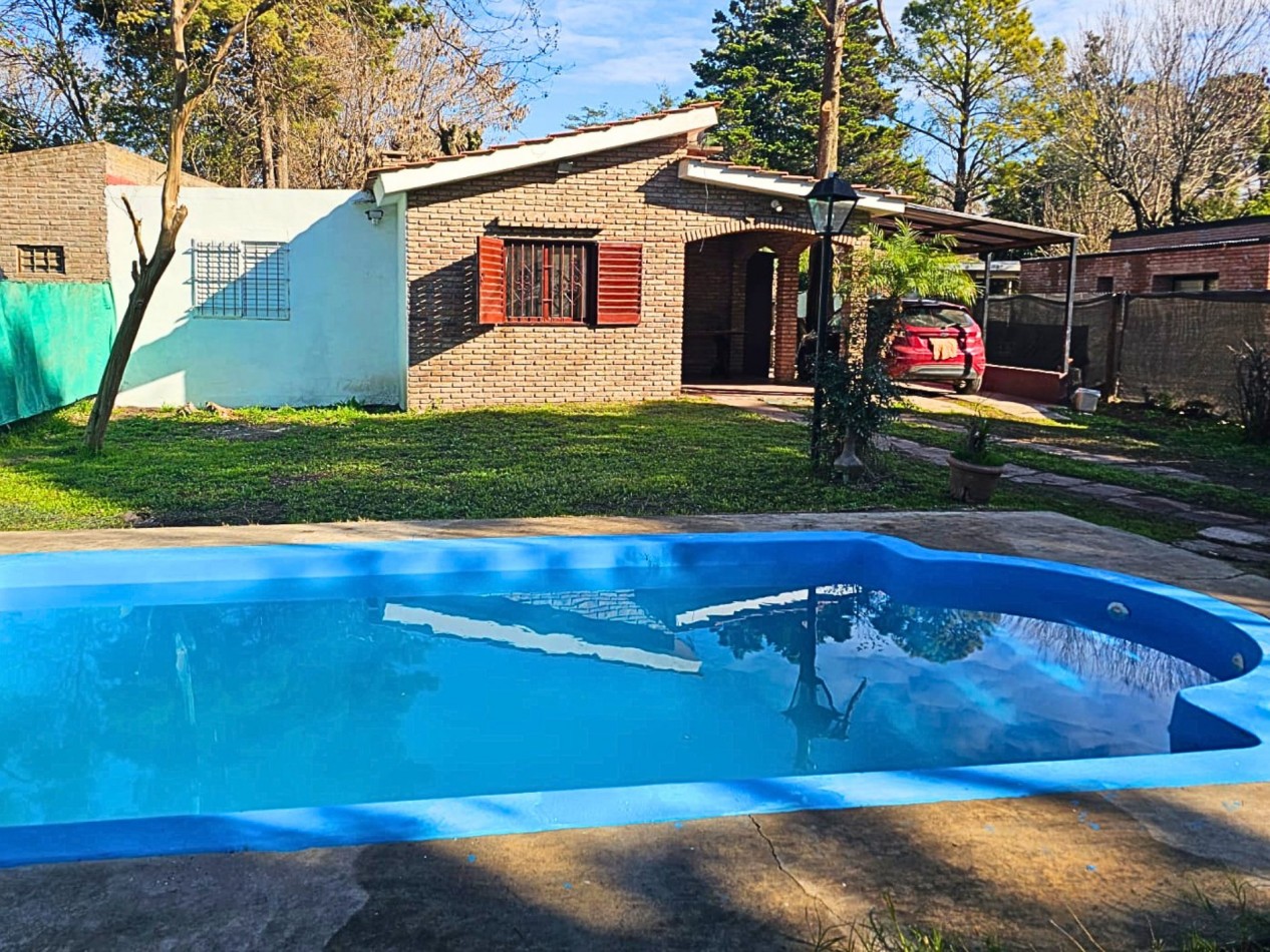 CASA CON PILETA - FUNES
