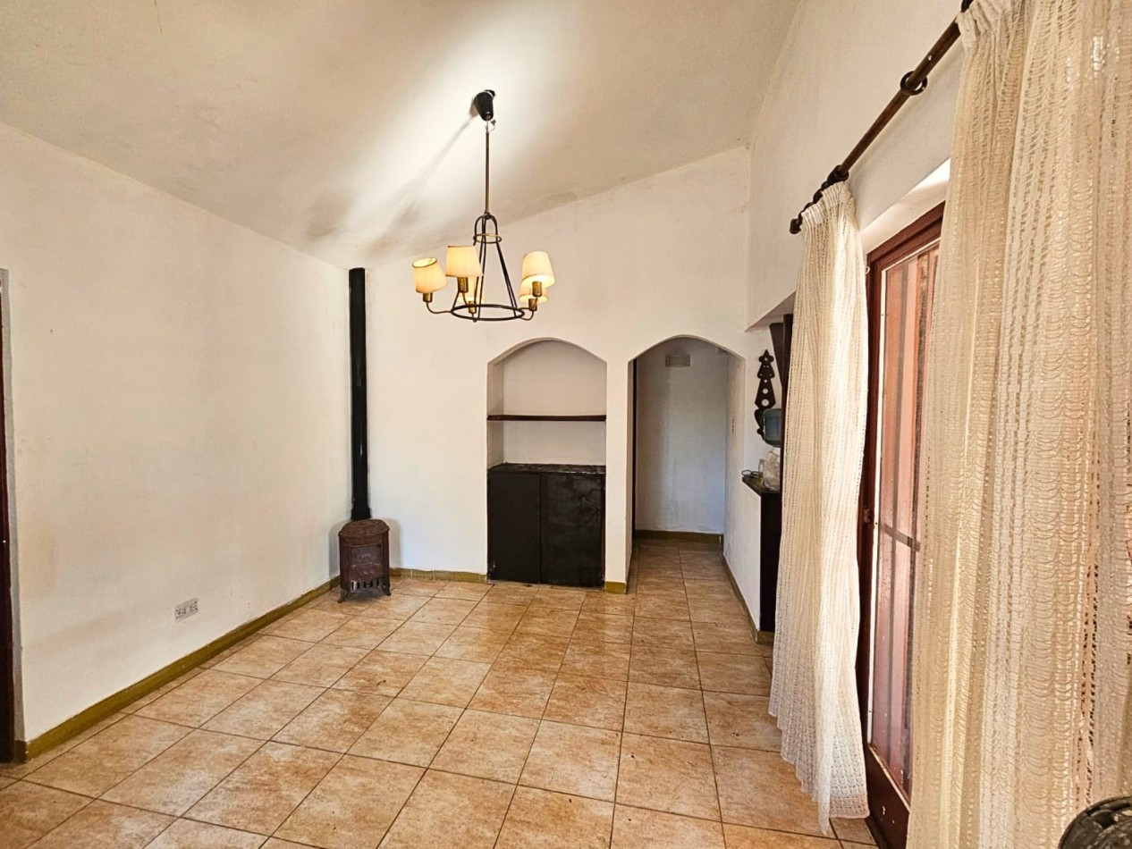 CASA CON PILETA - FUNES