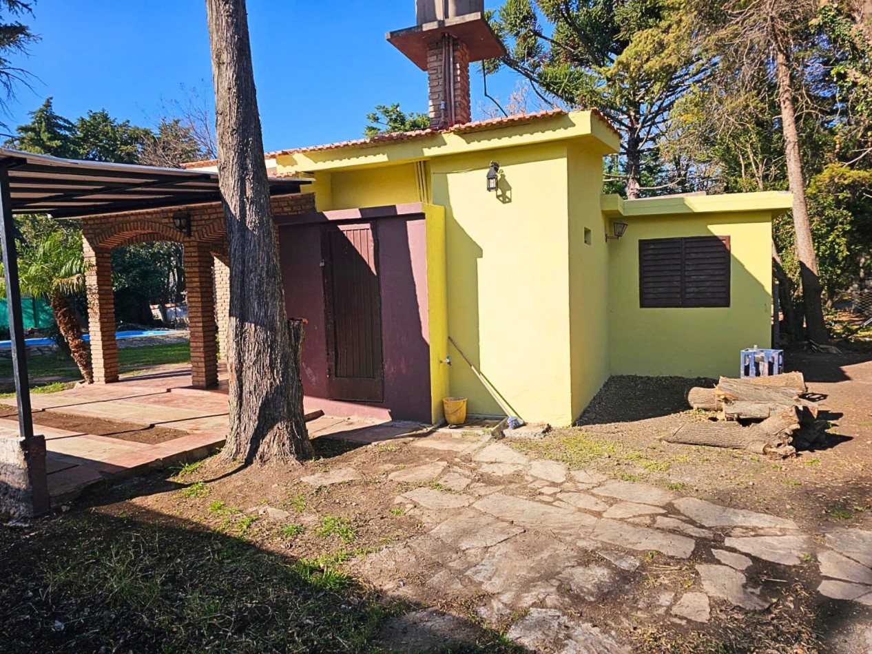 CASA CON PILETA - FUNES