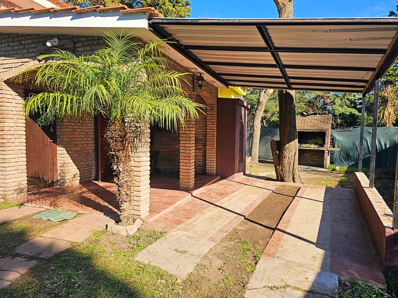 CASA CON PILETA - FUNES