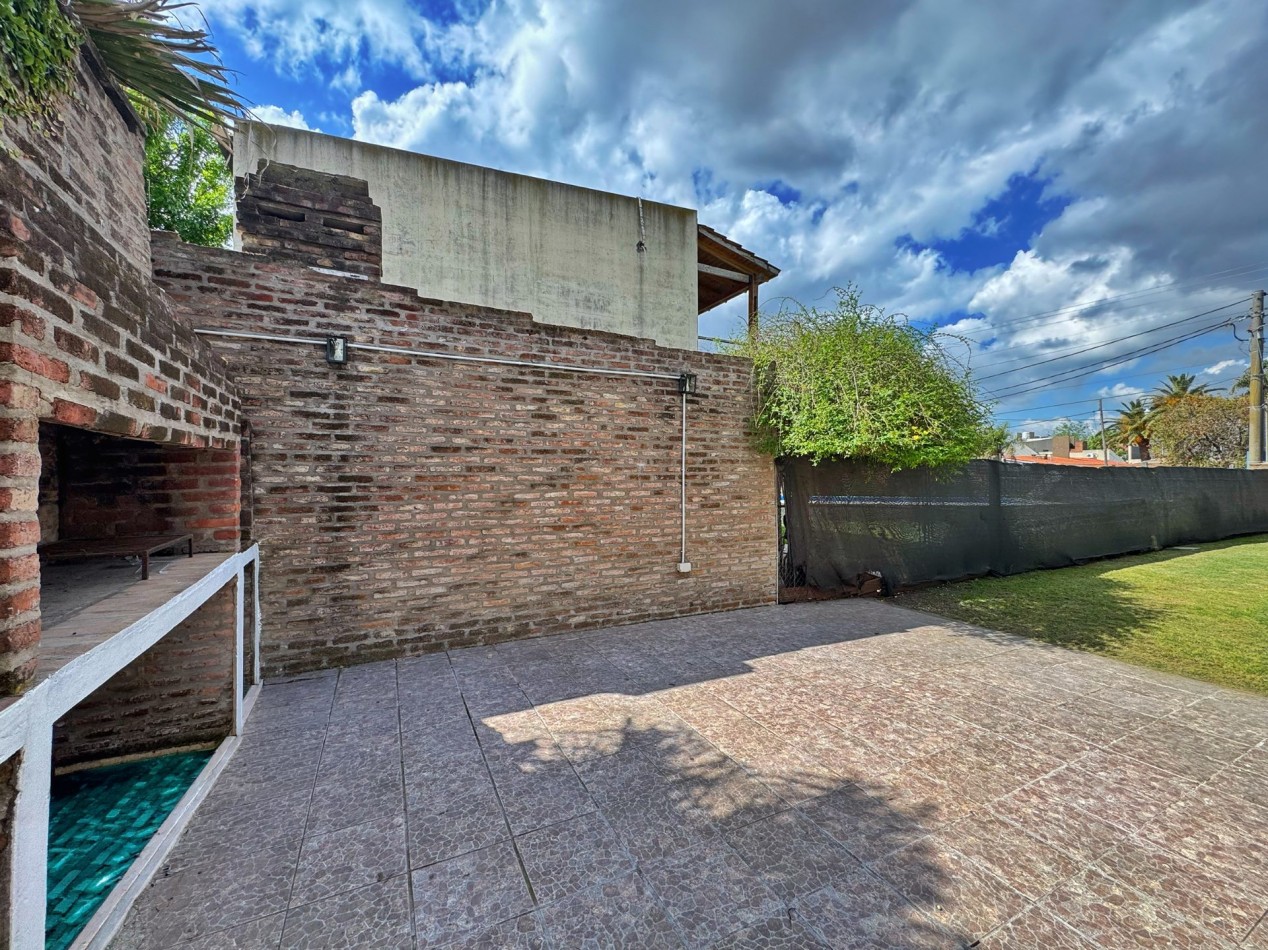 Funes te espera: casa con jardin y pileta