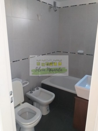 Departamento semipiso externo de un dormitorio con cochera