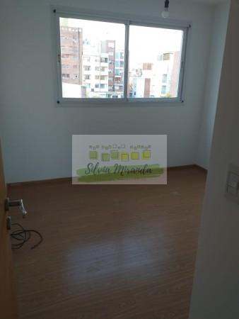 Departamento semipiso externo de un dormitorio con cochera