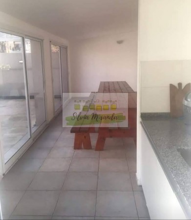 Departamento semipiso externo de un dormitorio con cochera