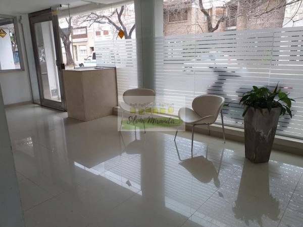 Departamento semipiso externo de un dormitorio con cochera