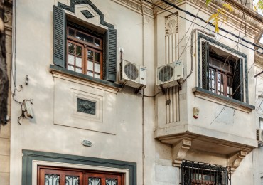 Señorial inmueble patrimonial  de la cuidad con arquitectura inglesa.